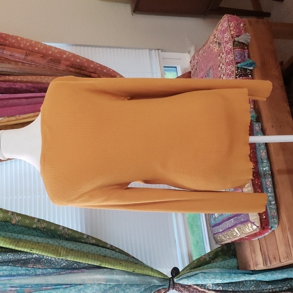 GOLDEN Yellow Twist Sweater - Picture 4 of 4